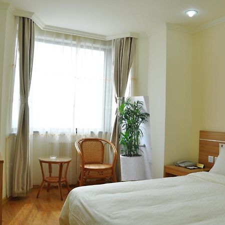 Super 8 Hotel Qingdao Railway Station Gui Zhou Road Exterior foto