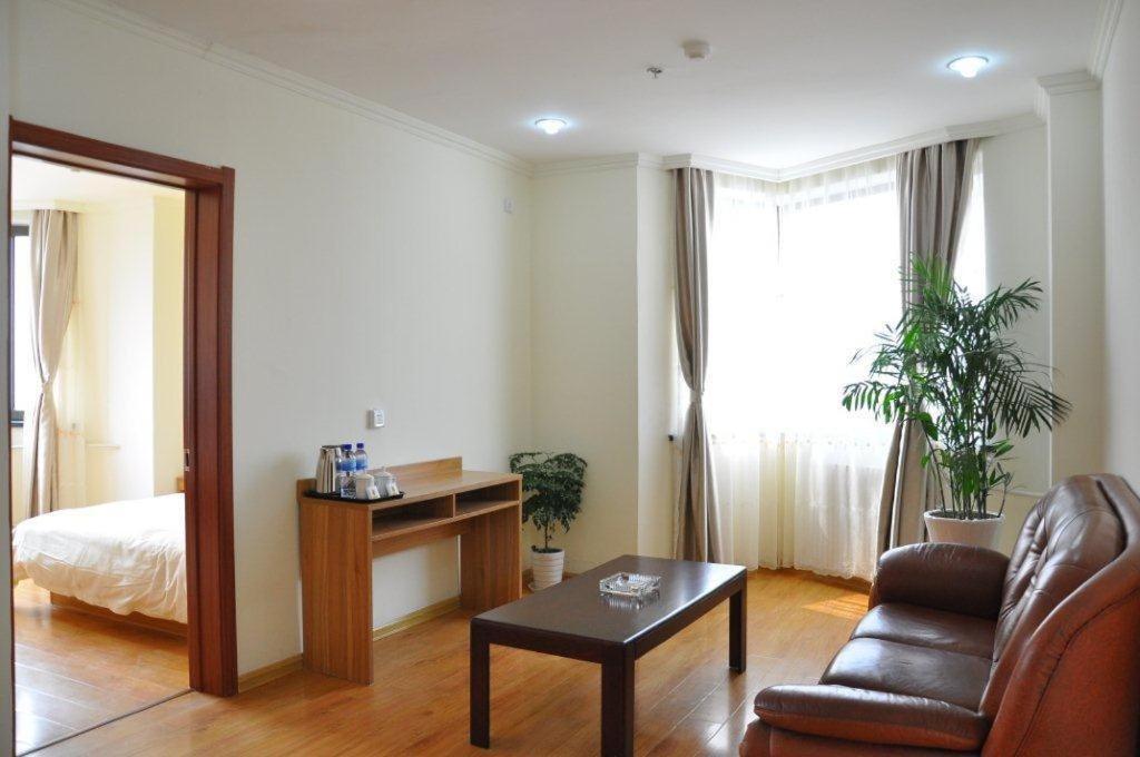 Super 8 Hotel Qingdao Railway Station Gui Zhou Road Quarto foto