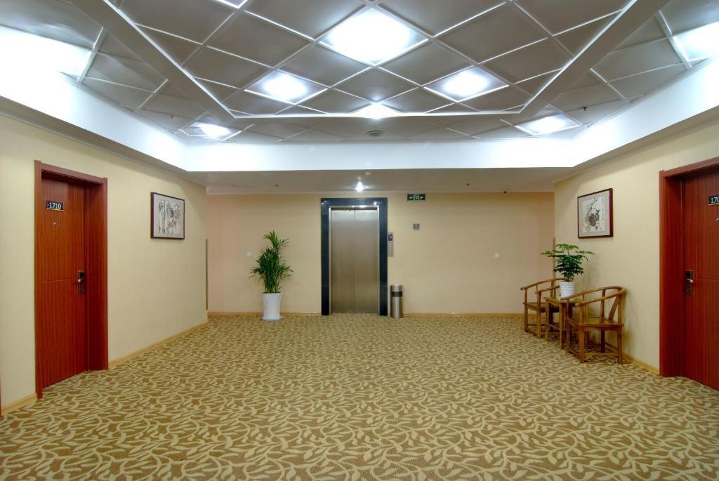Super 8 Hotel Qingdao Railway Station Gui Zhou Road Exterior foto